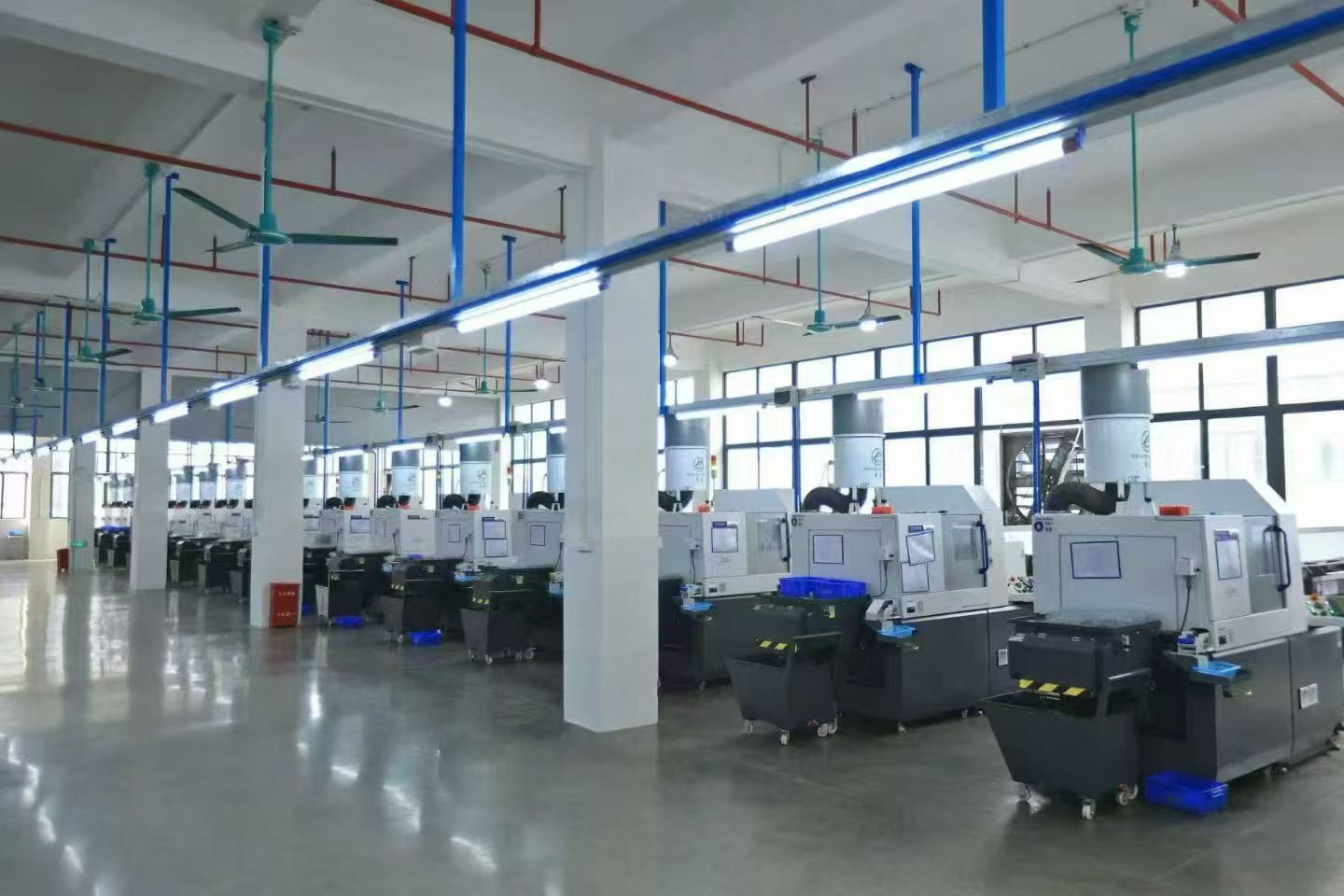 Automatic machining line in Sunhom factory